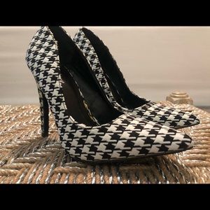Black and white houndstooth heels